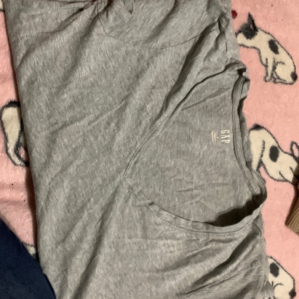 Grey gap shirt